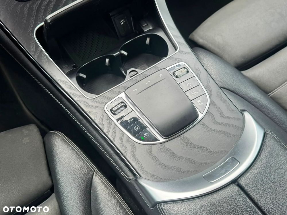 Mercedes-Benz GLC 220 d 4Matic 9G-TRONIC AMG Line - 17