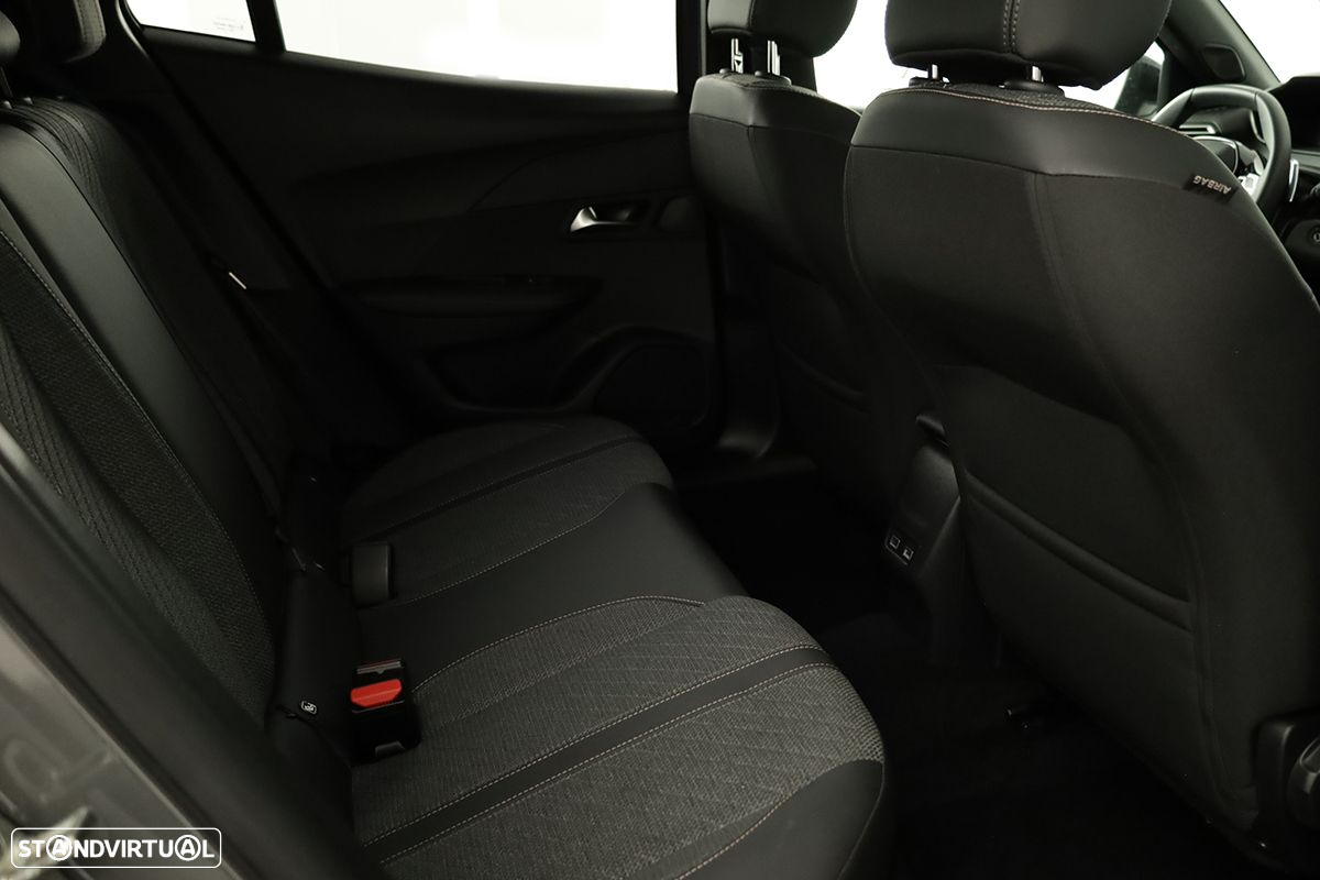Peugeot 2008 1.2 PureTech Allure EAT8 - 21