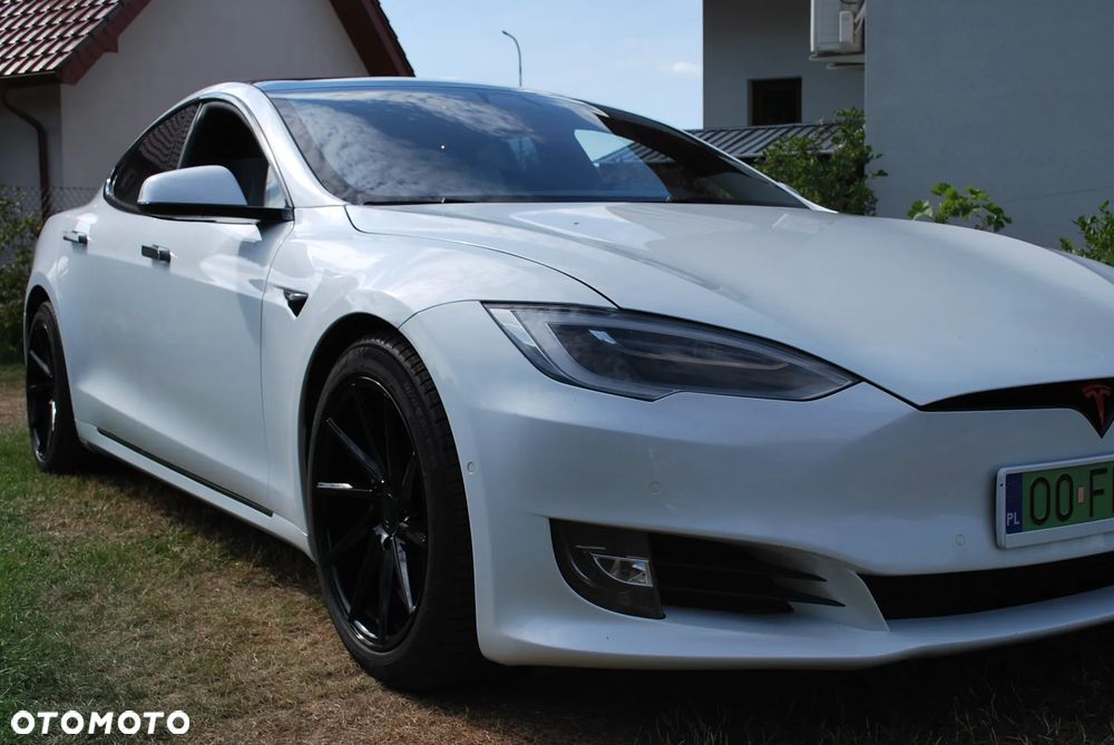 Tesla Model S - 5