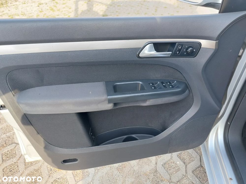 Volkswagen Touran - 10