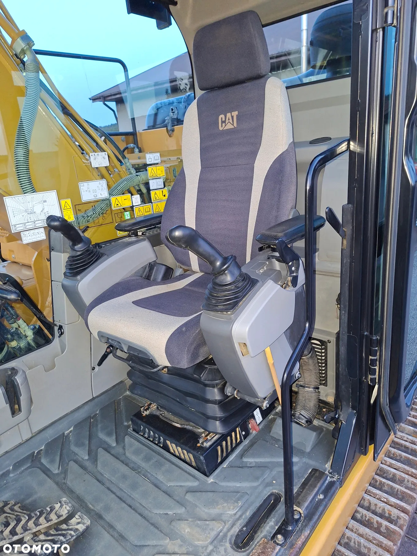 Caterpillar CAT 323 FL - 27