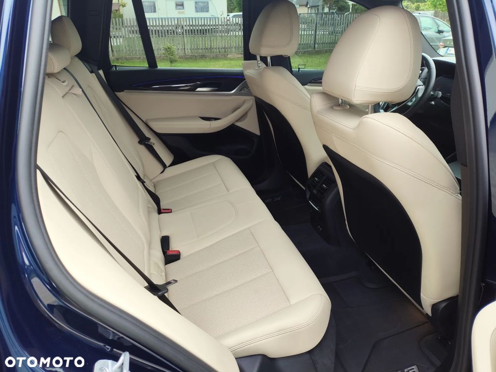 BMW X3 xDrive30i Luxury Line - 24