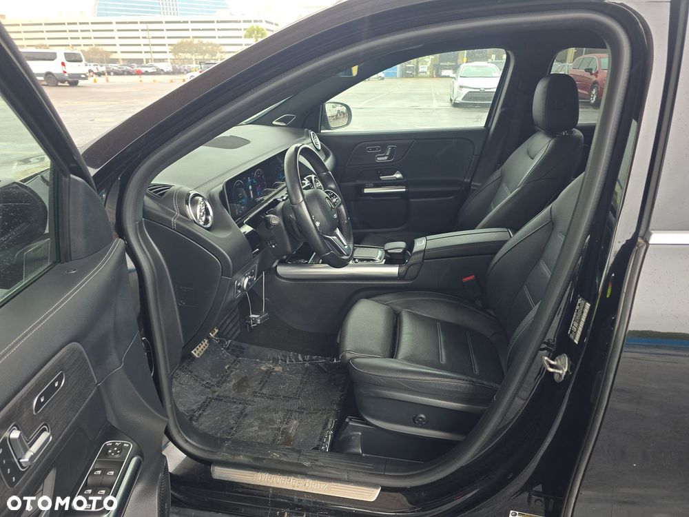 Mercedes-Benz GLA - 14