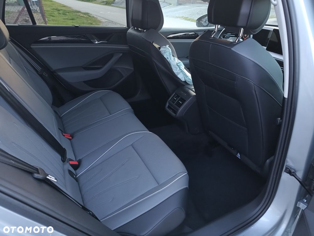 Volkswagen Passat - 15