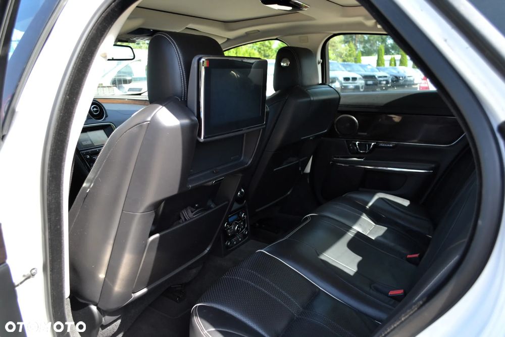 Jaguar XJ 3.0 D V6 Premium Luxury - 11