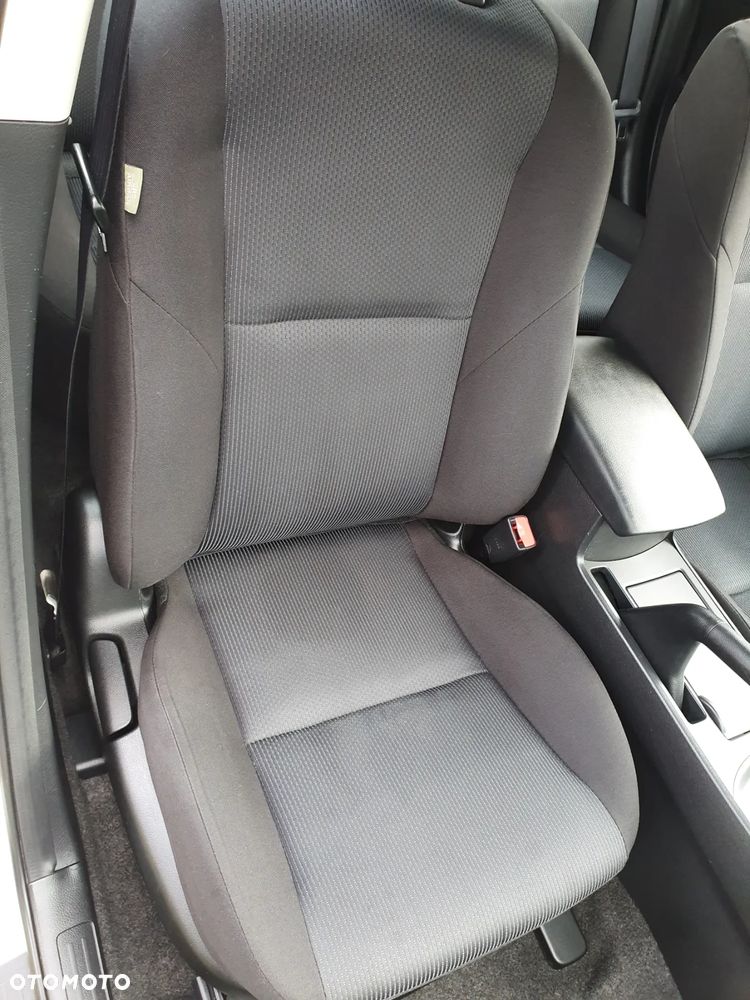 Mazda 3 1.6 Active + - 17