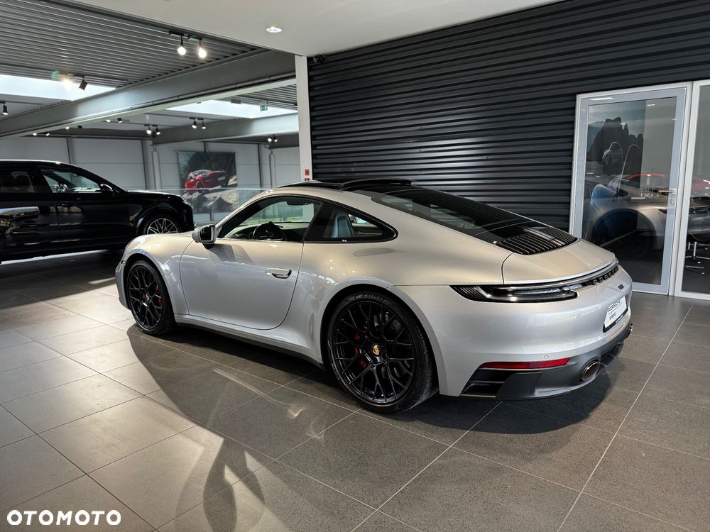 Porsche 911 Carrera GTS - 5