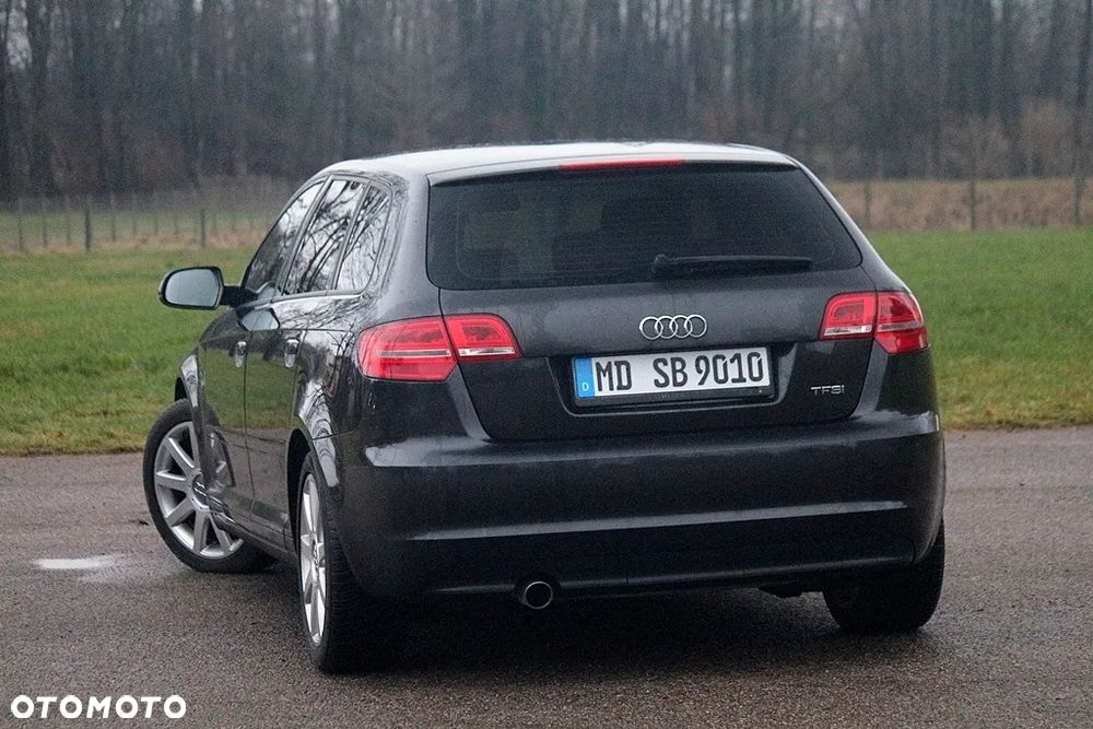 Audi A3 Sportback 1.2 TFSI Attraction - 8