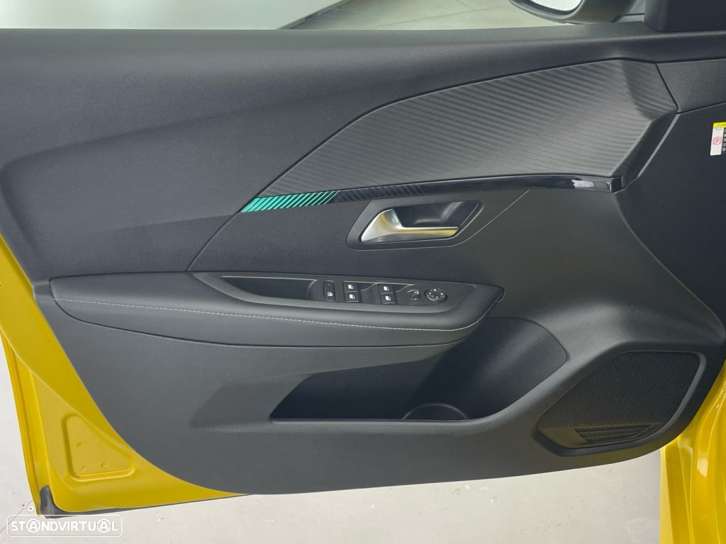 Peugeot 208 - 18