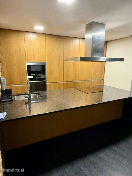 Moradia T3 de 3 Pisos em Argoncilhe – Excelente Oportunidade - Grande imagem: 5/12