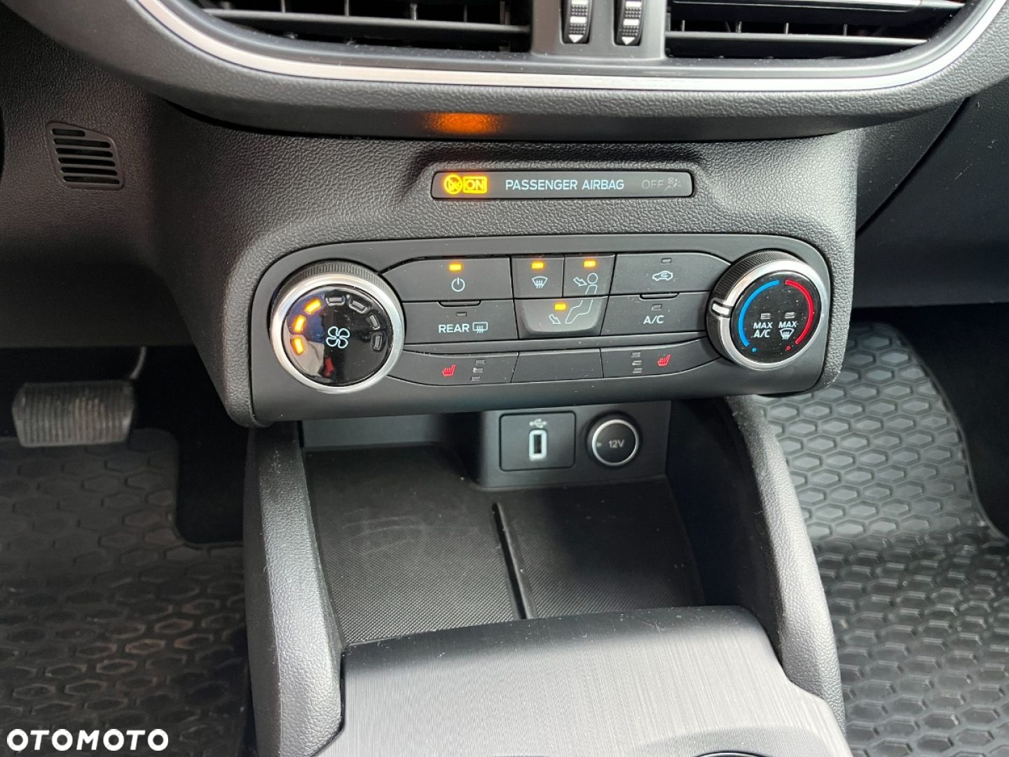 Ford Focus Turnier 1.5 EcoBlue Start-Stopp-System TITANIUM - 16