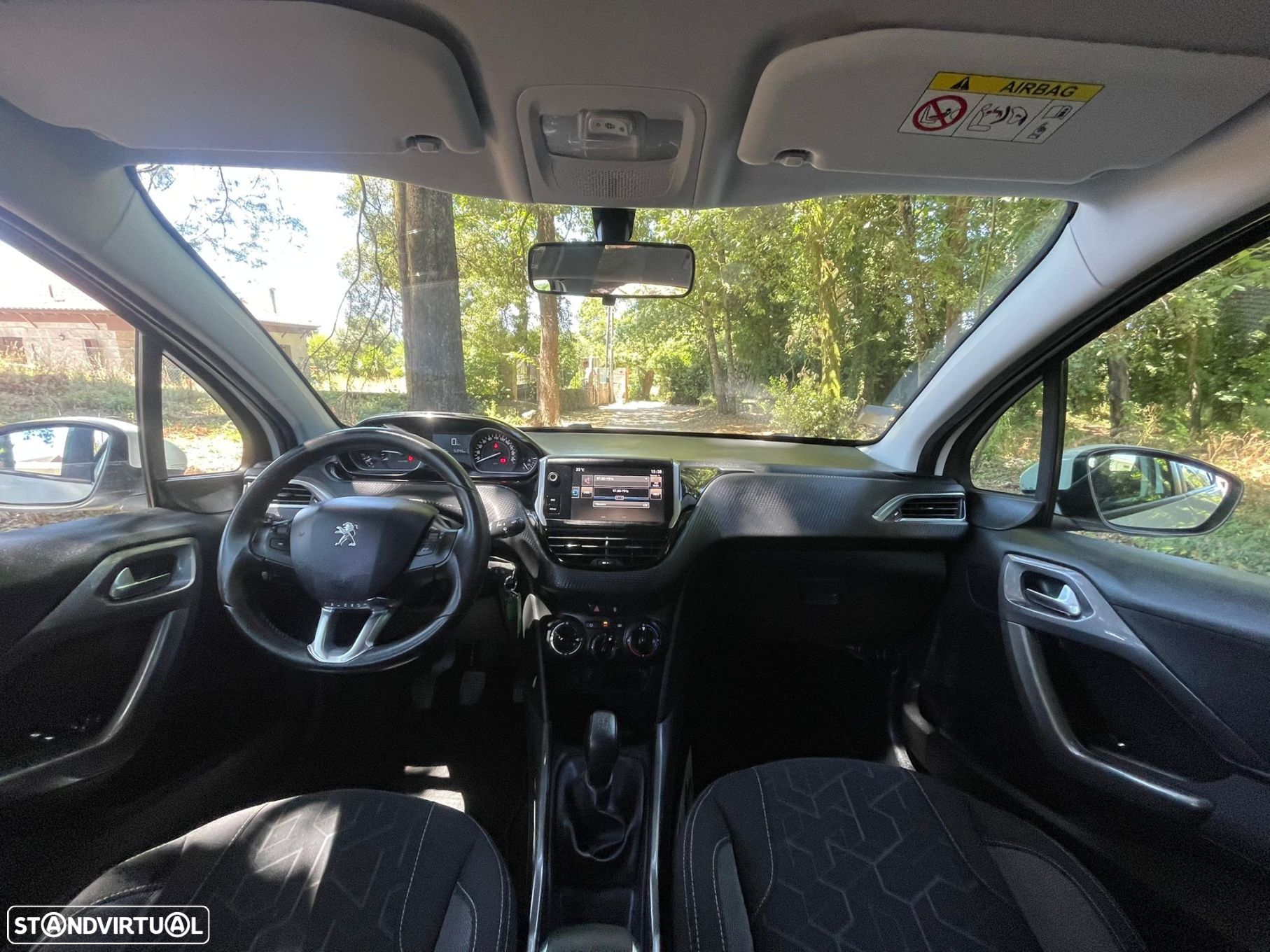 Peugeot 2008 1.2 PureTech Allure - 36