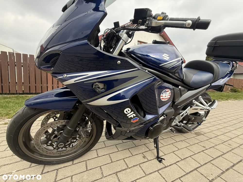 Suzuki GSX - 13