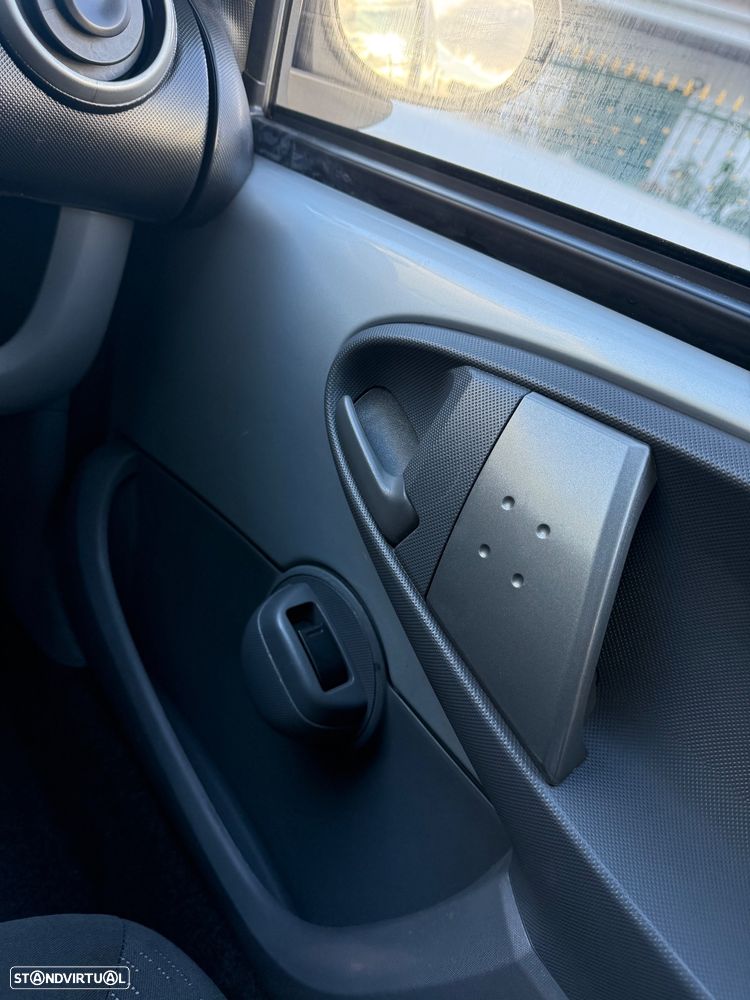 Peugeot 107 1.0 Black&Silver E5 - 22