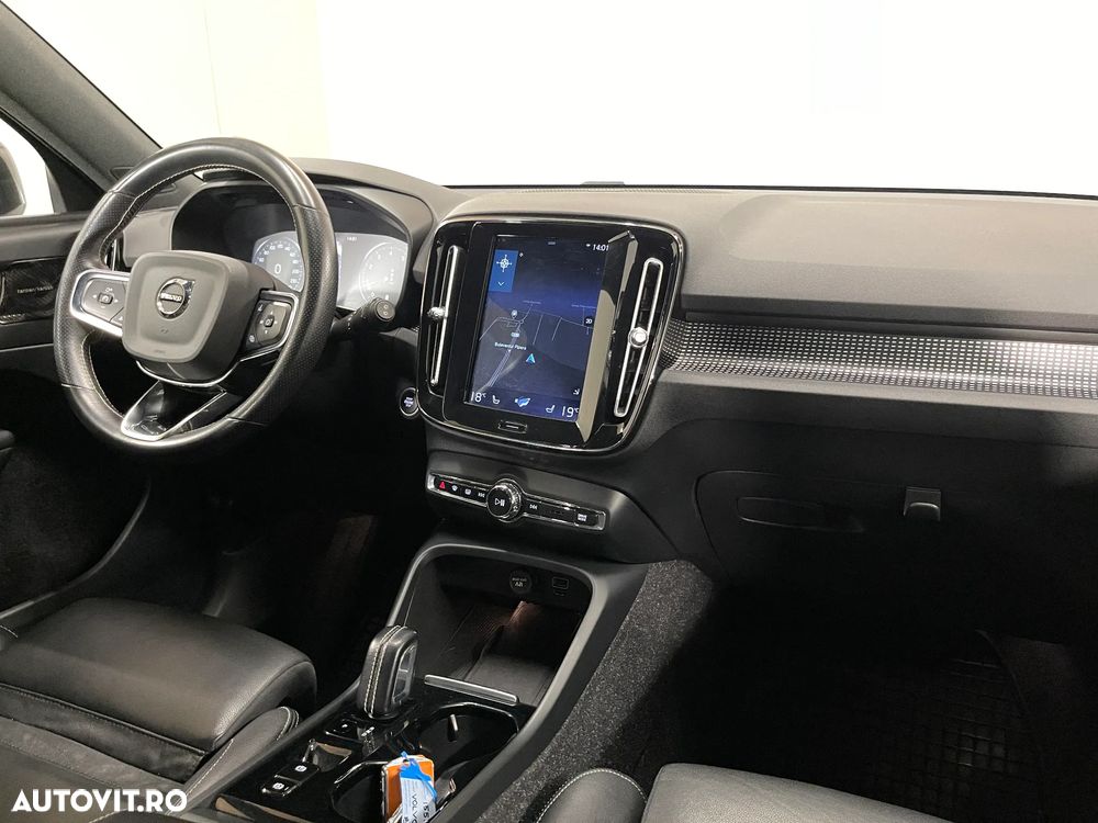 Volvo XC 40 B4 AT8 AWD Mild Hybrid R-Design - 9