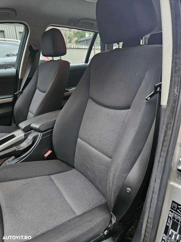 BMW Seria 3 318d DPF Touring - 12