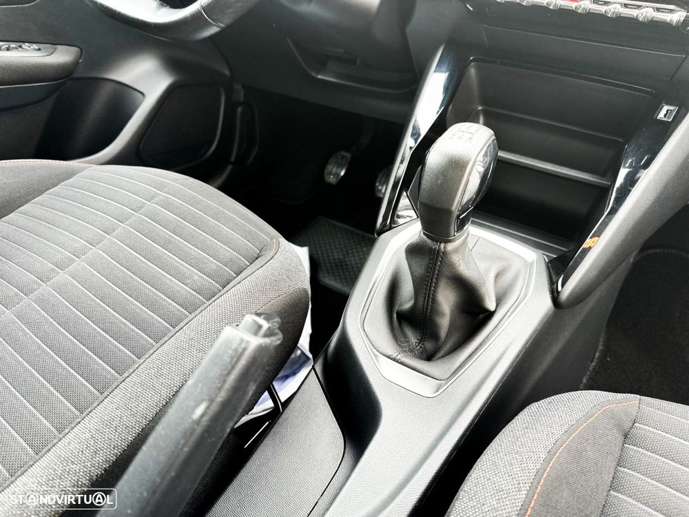Peugeot 208 1.2 PureTech Active - 12