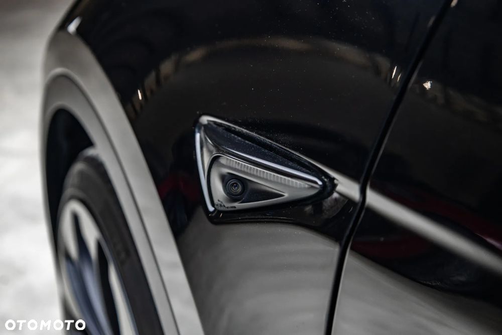 Tesla Y Performance AWD - 11