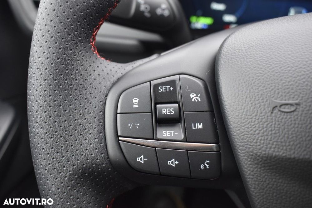 Ford Kuga - 35