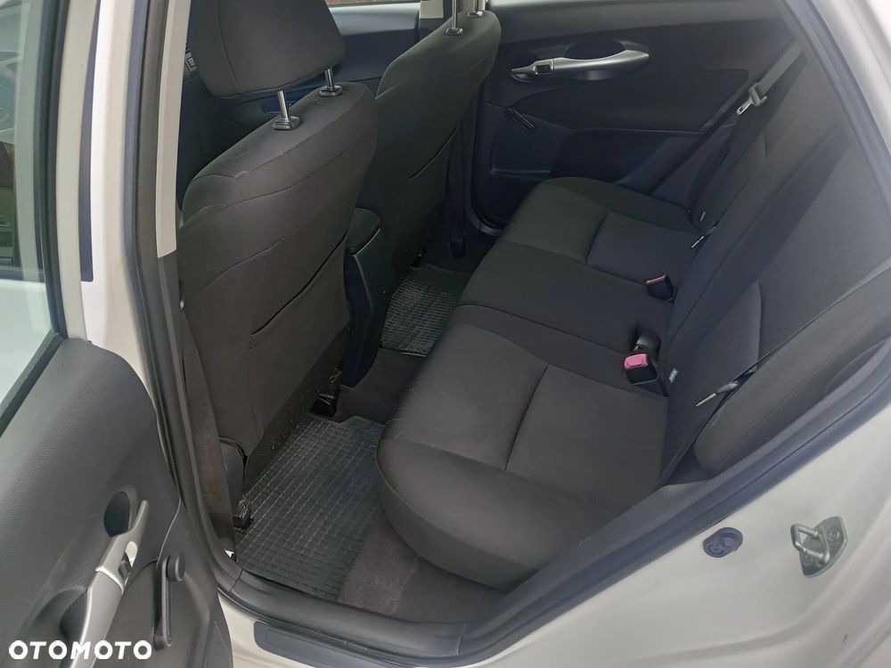 Toyota Auris - 11