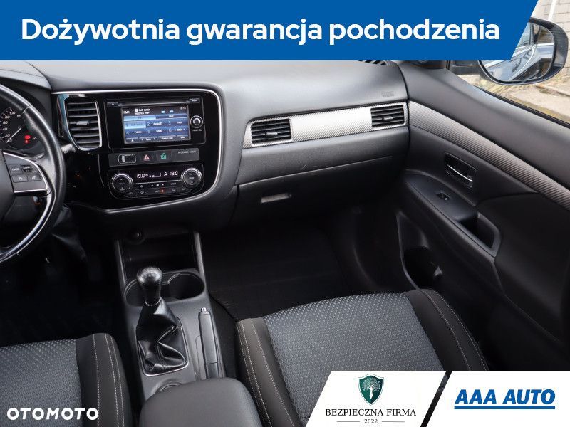 Mitsubishi Outlander - 10
