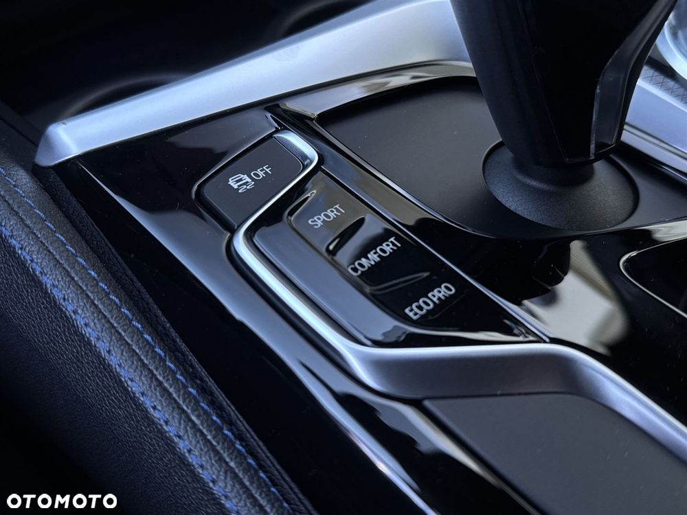 BMW Seria 5 520d xDrive - 16