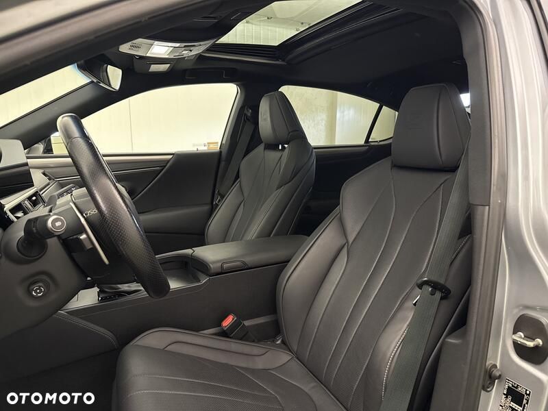 Lexus ES 300h F Sport Edition - 11