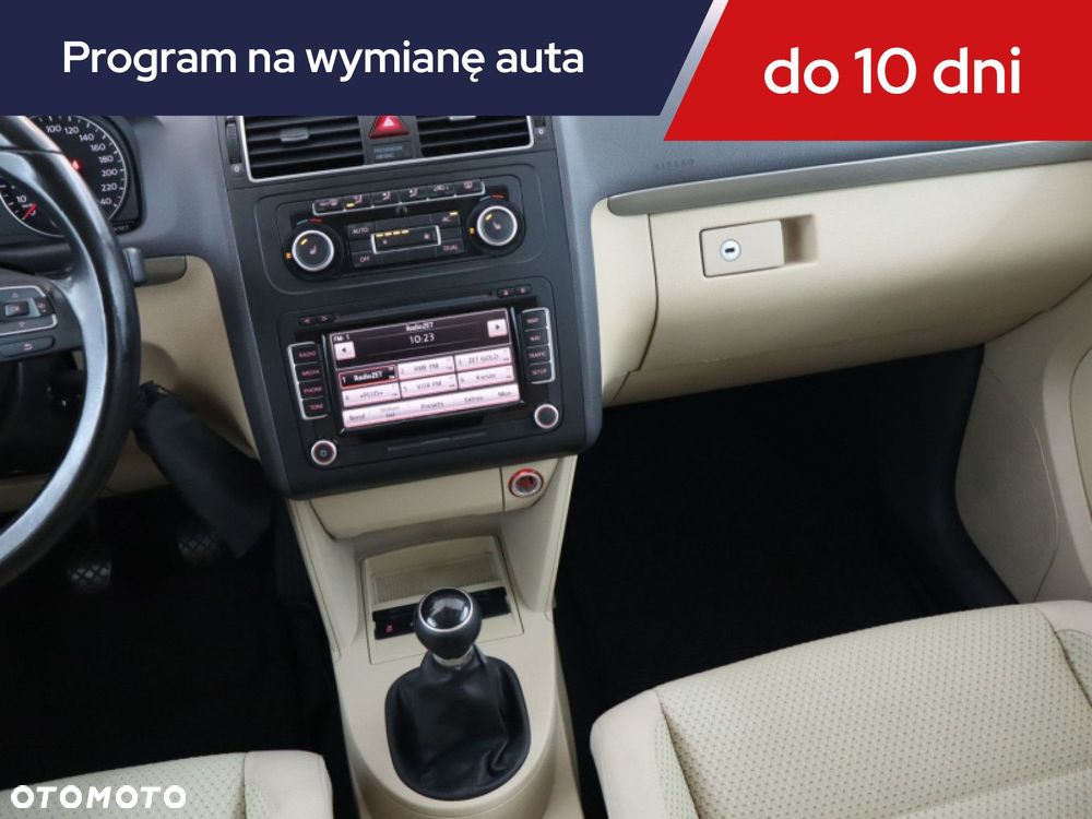Volkswagen Touran - 10