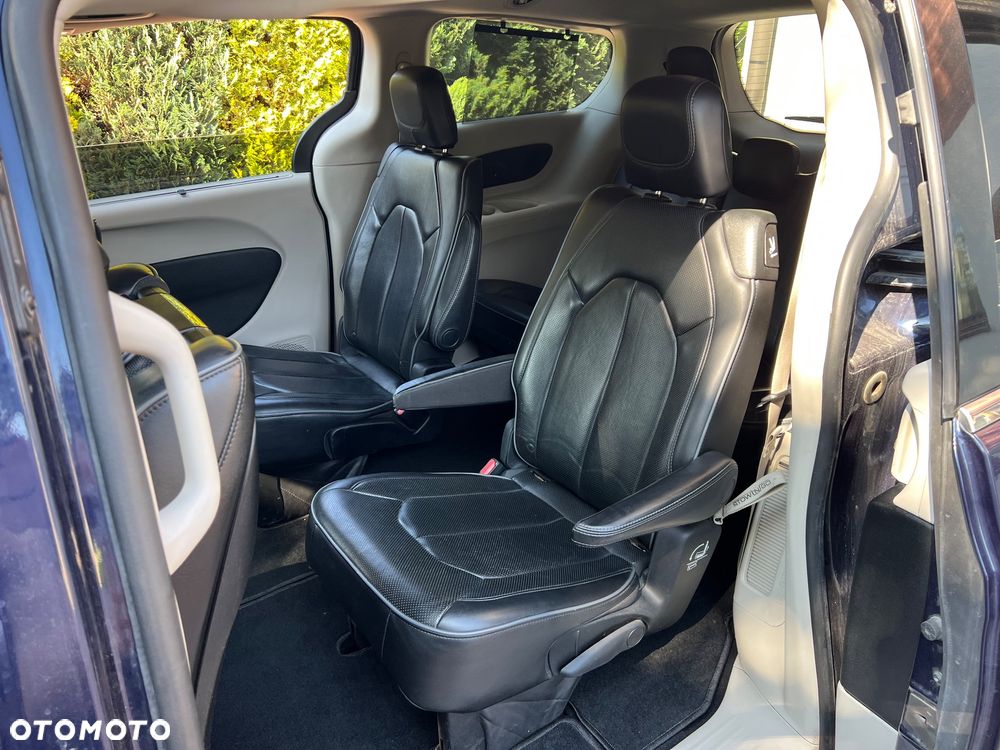 Chrysler Pacifica - 23