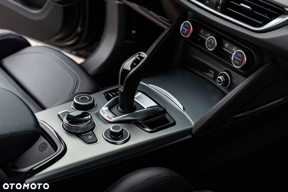 Alfa Romeo Stelvio 2.0 Turbo Veloce Q4 - 17