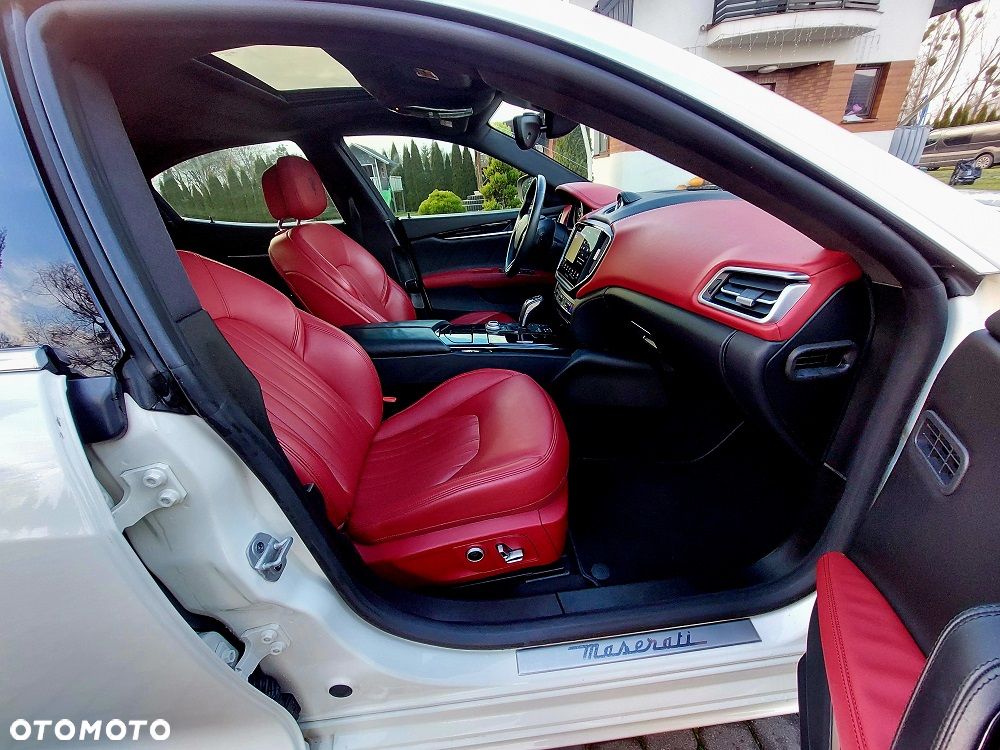 Maserati Ghibli GranSport - 19