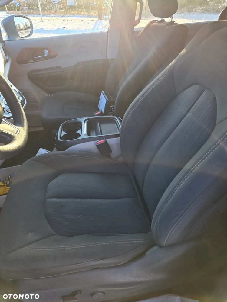 Chrysler Pacifica - 6