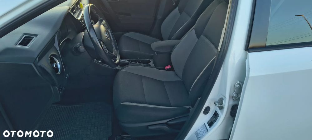 Toyota Auris 1.6 Active - 16
