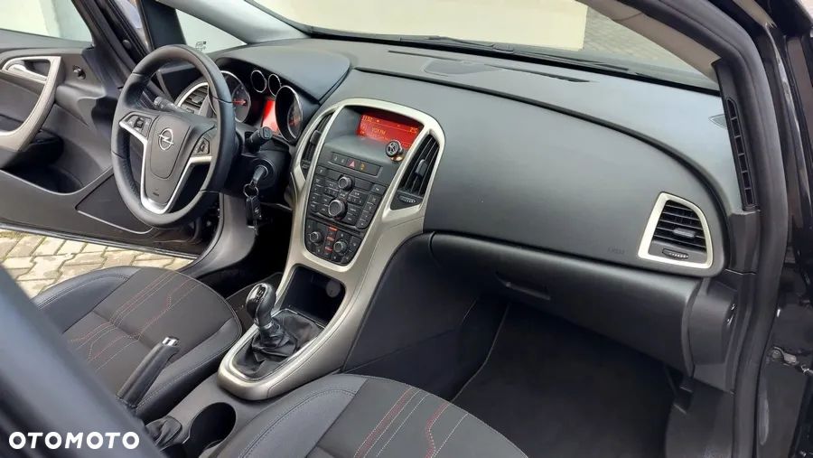 Opel Astra 1.4 Turbo 150 Jahre - 17