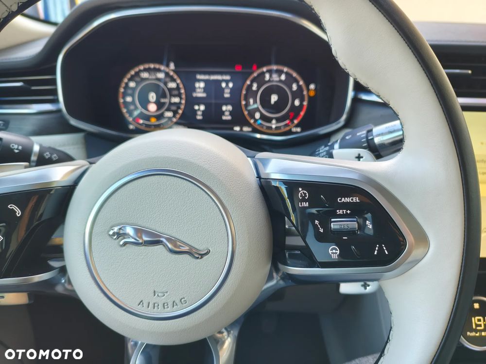 Jaguar F-Pace - 14