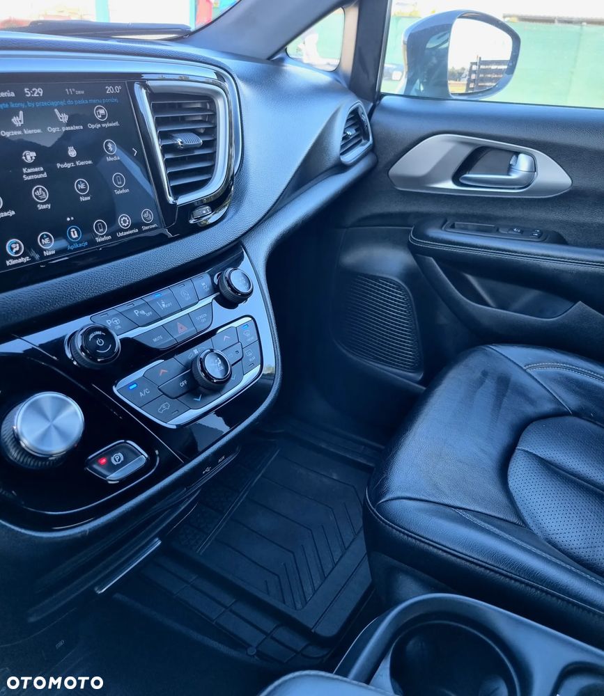 Chrysler Pacifica - 21