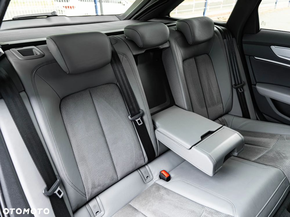 Audi A6 Avant 55 TFSI e quattro S tronic sport - 26