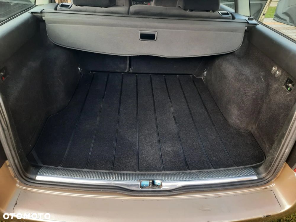 Volkswagen Passat 1.9 TDI Comfortline - 13