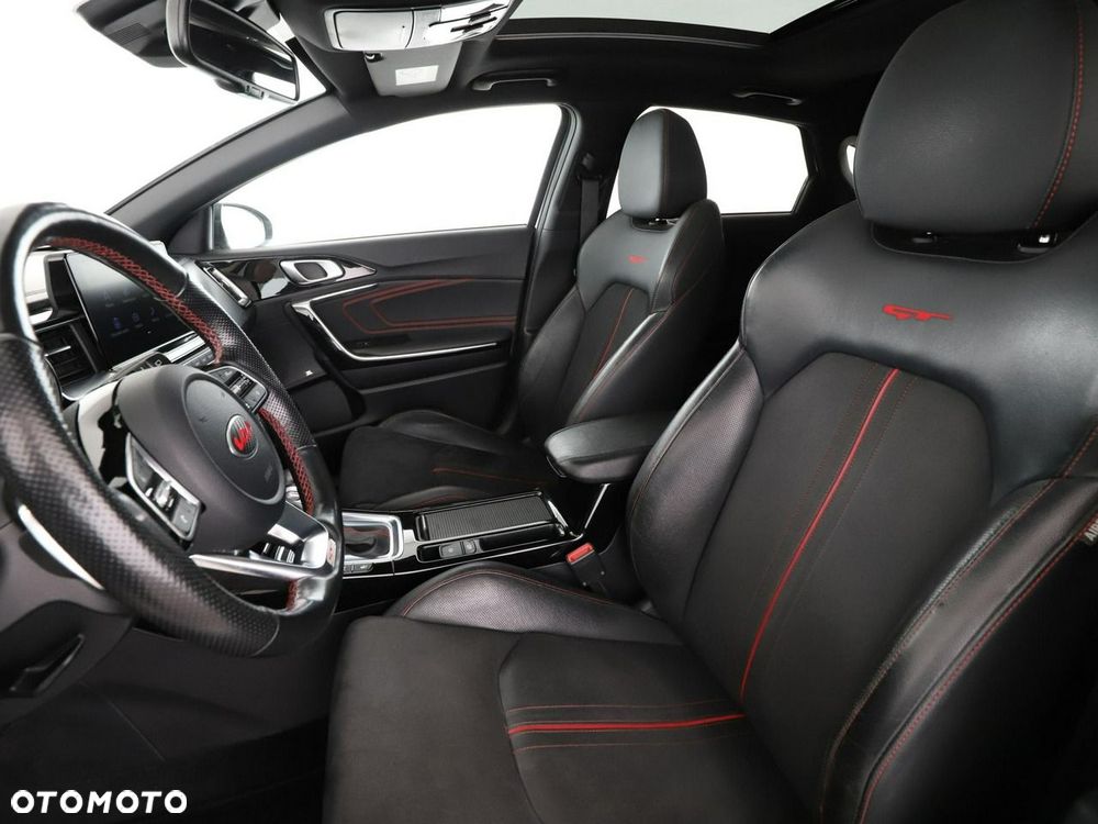 Kia ProCeed 1.6 T-GDI GT DCT - 14