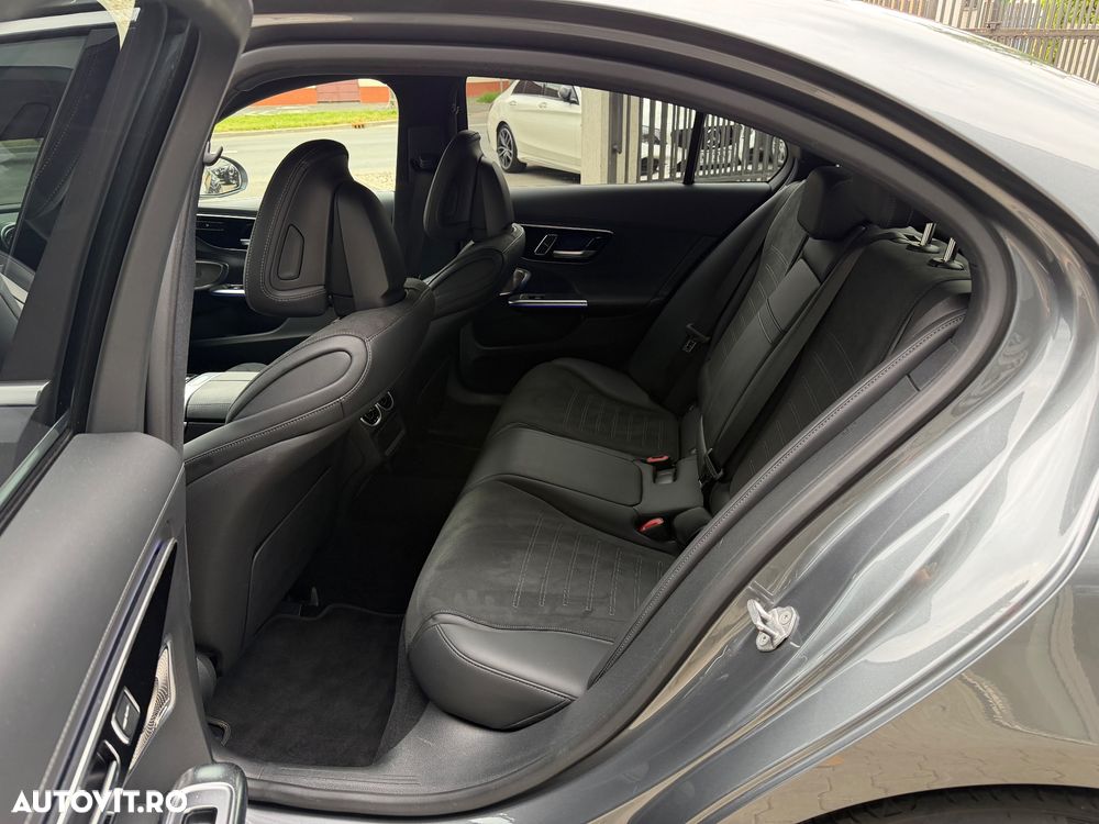 Mercedes-Benz C 300 4MATIC 9G-TRONIC AMG Line - 16