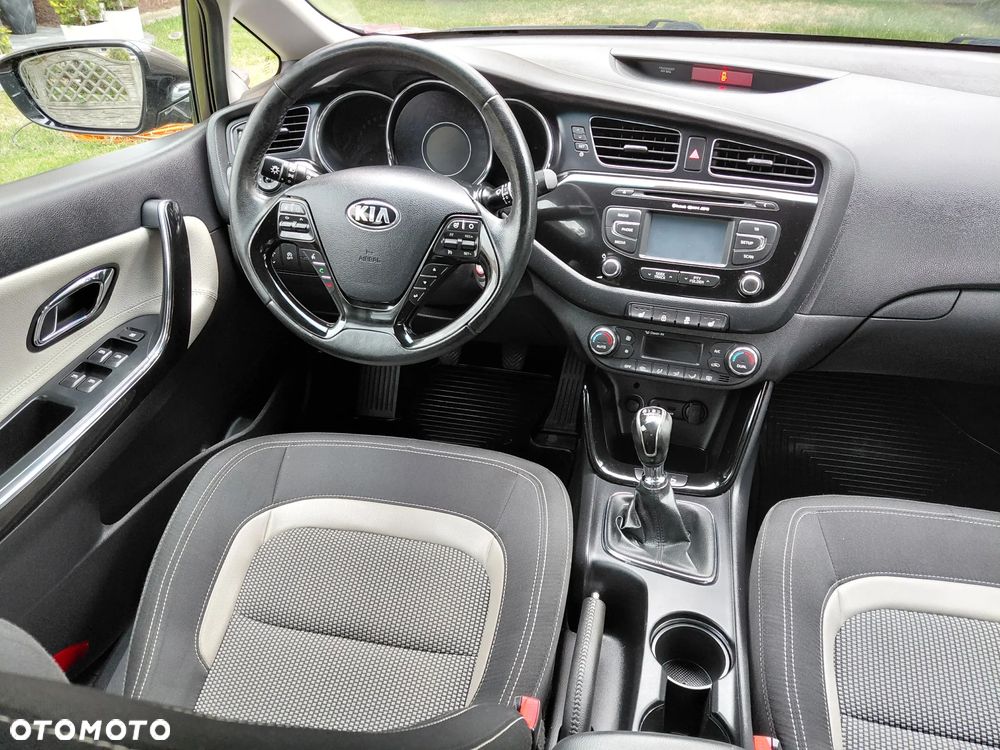 Kia Ceed 1.6 GDI ISG Spirit - 16