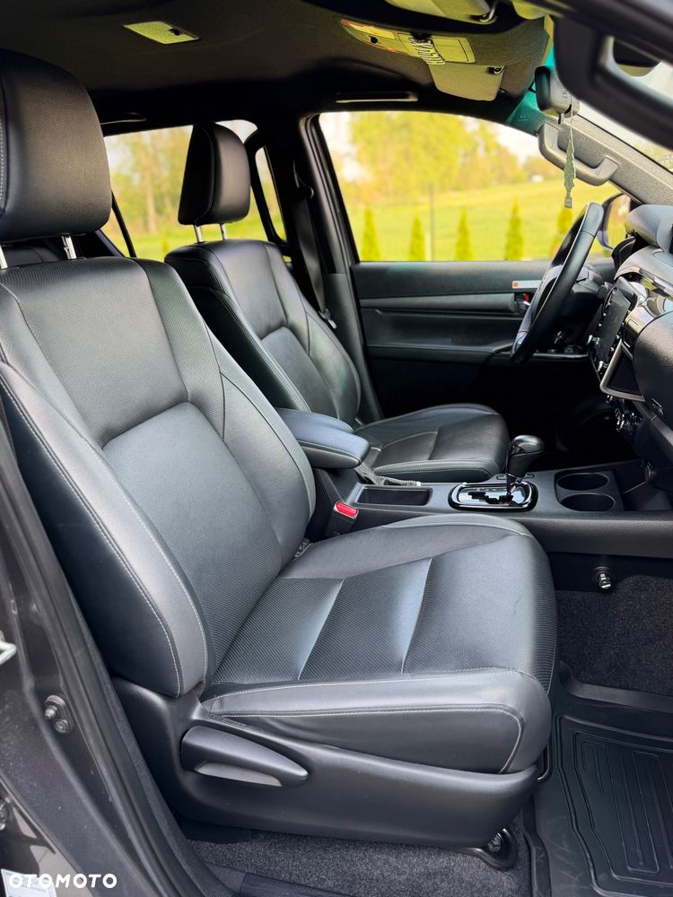 Toyota Hilux 2.8 D-4D Double Cab Invincible Sport 4x4 - 8