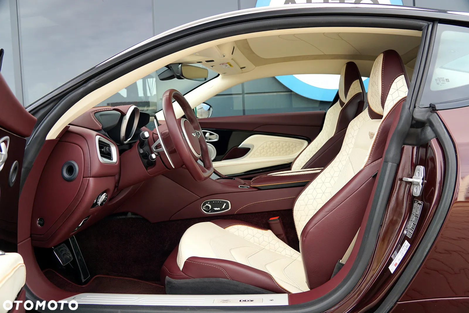 Aston Martin DBS Superleggera Standard - 15