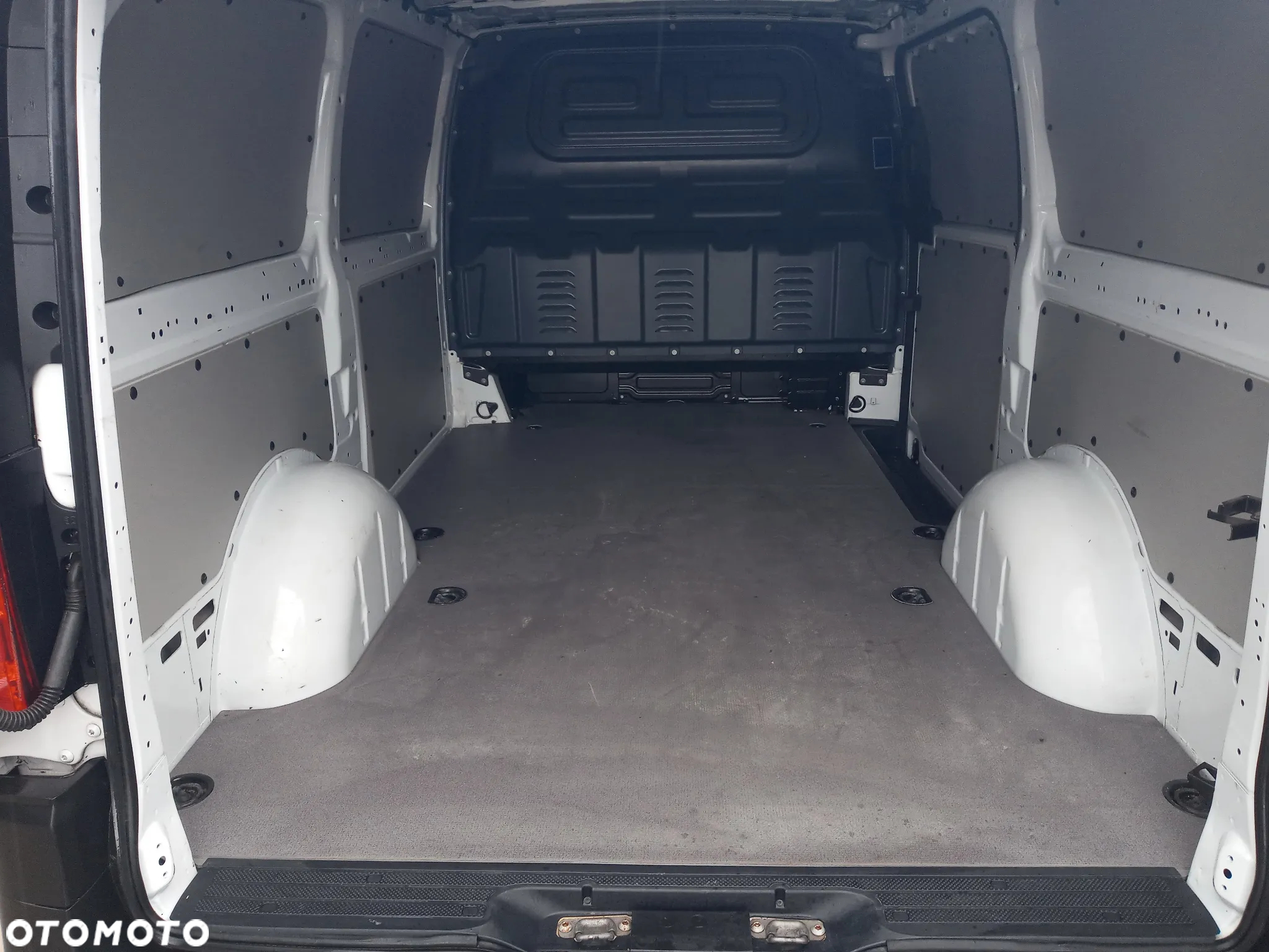 Mercedes-Benz VITO 111 - 19