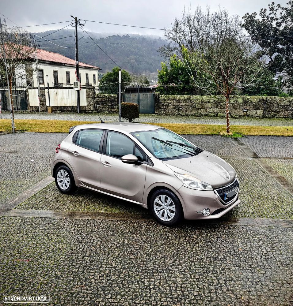 Peugeot 208 1.2 PureTech Signature EAT6 - 1