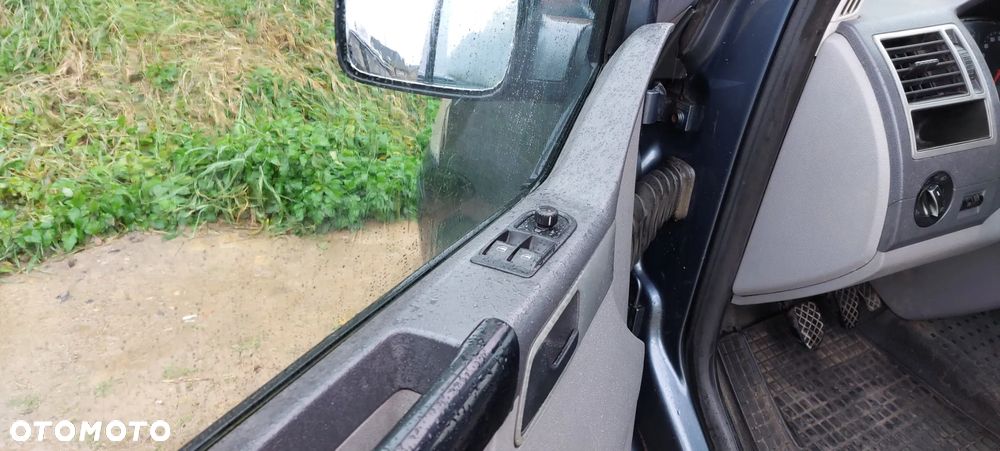 Volkswagen Caravelle - 13