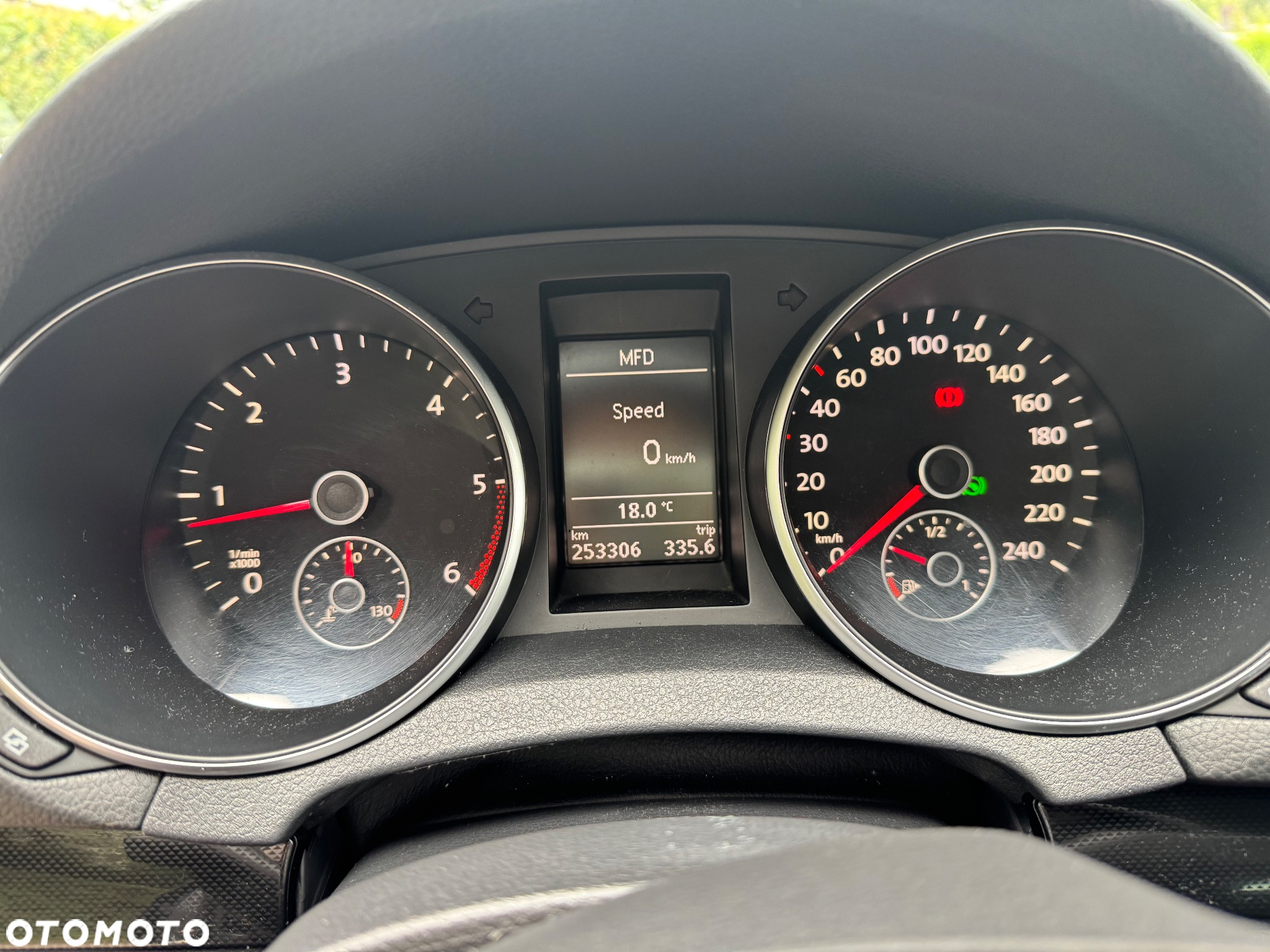 Volkswagen Golf - 6