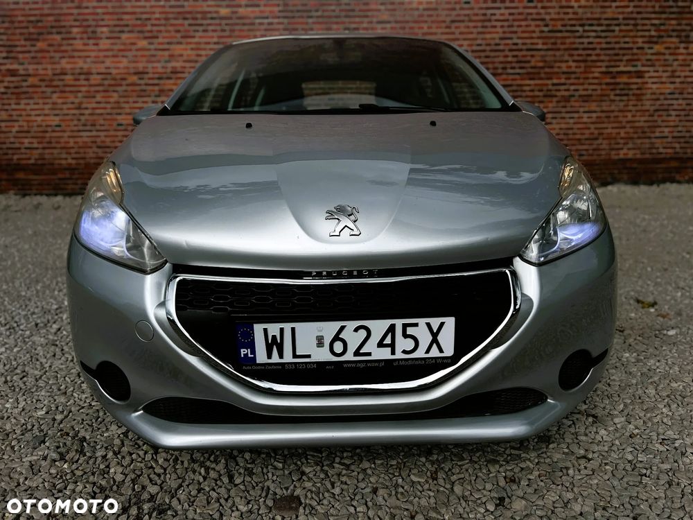 Peugeot 208 - 35