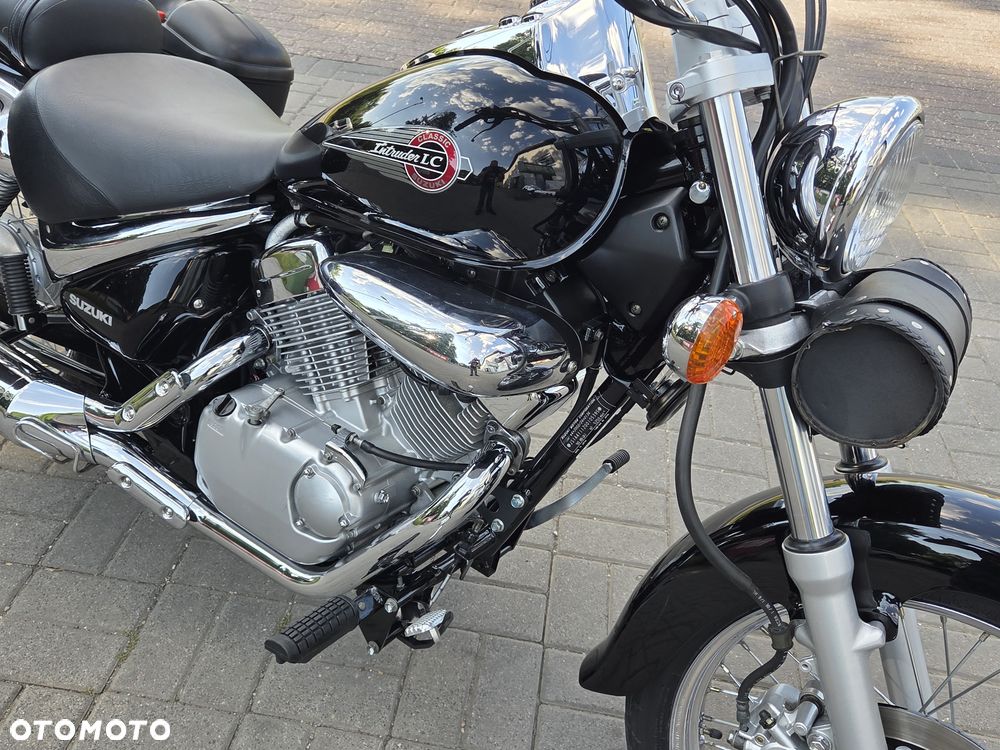 Suzuki Intruder - 13
