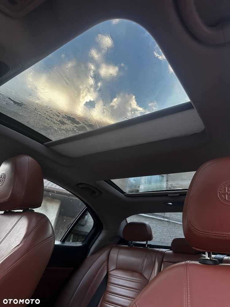 Alfa Romeo Giulia 2.0 Turbo 16V AT8-Q4 Veloce Ti - 7